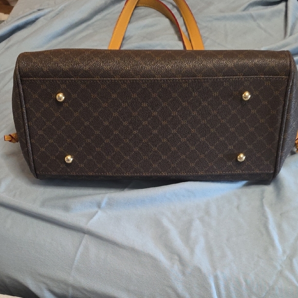 Rioni Signature East-West Shoulder Bag - Picture 7 of 16